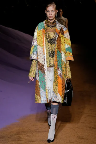 Look 38